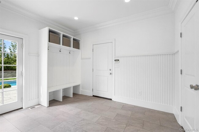 Building Photo - 16 Hilltop Dr