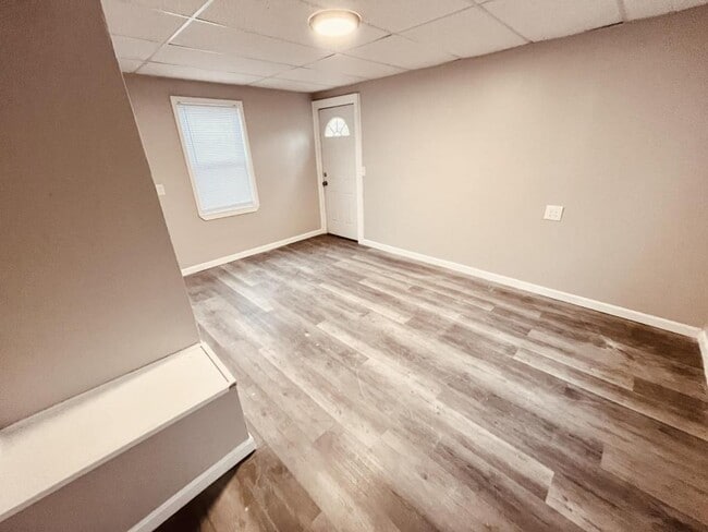 Building Photo - 6 Grove St