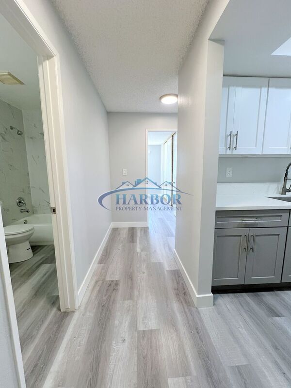 Building Photo - 2315 S Grand Ave