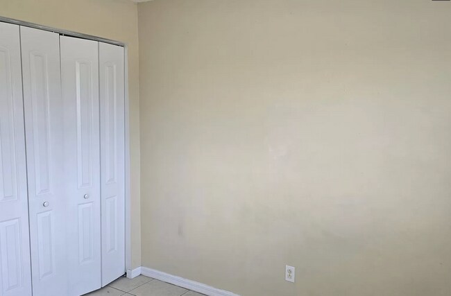 Building Photo - 4642 Golfview Blvd