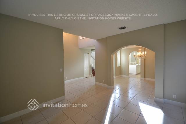 Building Photo - 1530 SW 193rd Ave