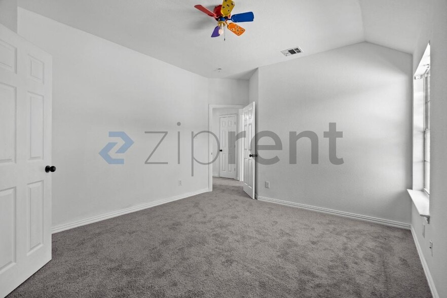 Building Photo - Unit