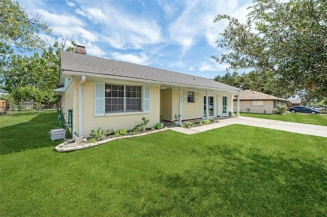 Building Photo - 1004 Dominik Dr