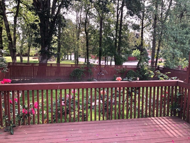 Building Photo - Spacious 4-Bedroom House in North Newberg near park and schools