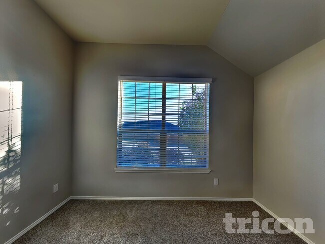 Building Photo - 936 Deer Valley Dr