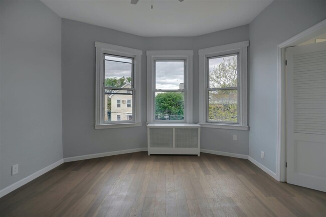 Building Photo - 317 4th St