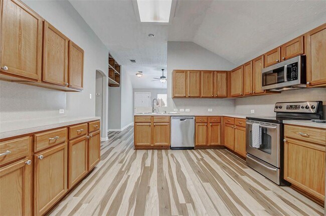 Building Photo - 18455 Sunrise Pines Dr