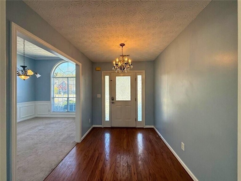 Building Photo - 2029 Manor Oak Ln NE