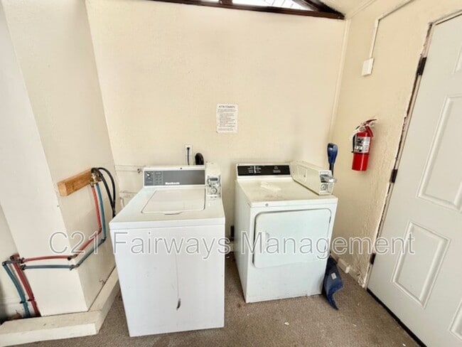 Building Photo - 1907 Delaware Ave