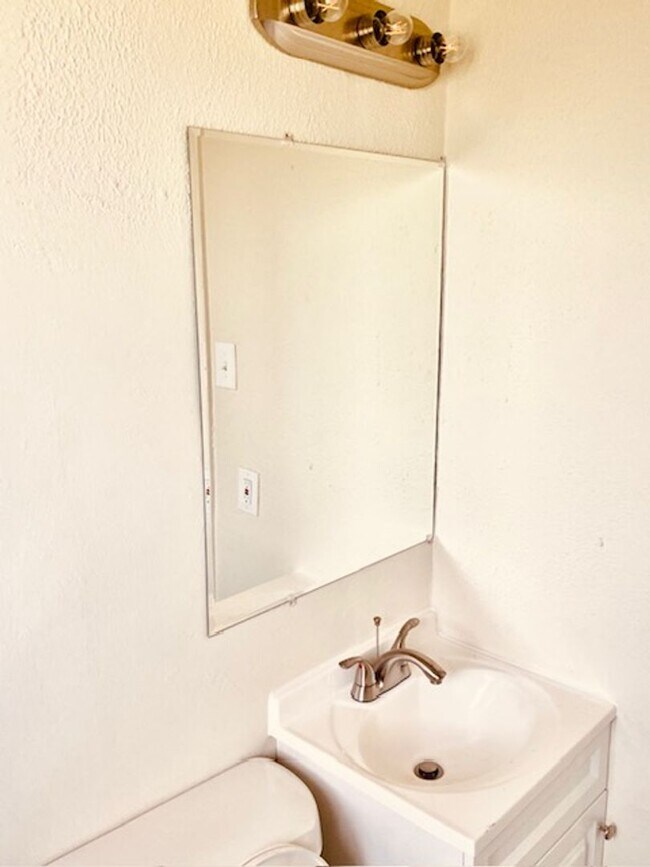 Building Photo - BEAUTIFUL REMODELED 3 BEDROOM LEASE HOME CLOSE TO DOWNTOWN HOUSTON