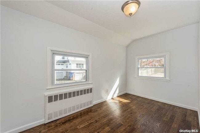 Building Photo - 32 Grove St