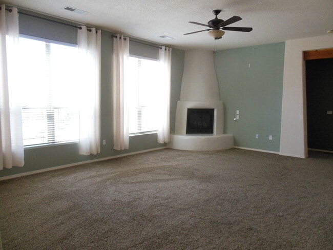Building Photo - 1640 Arbolera Loop