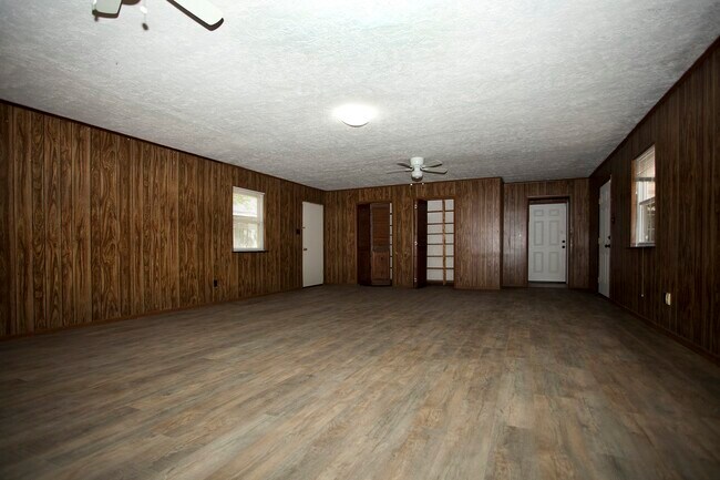 Building Photo - 938 Shawnee St