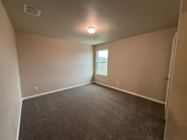 Building Photo - 3-Bedroom Home in Southeast San Antonio with Spacious Backyard & Open Layout