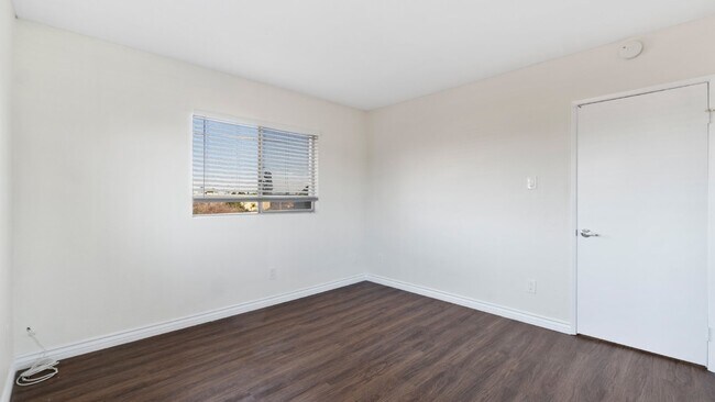 Building Photo - Chula Vista - Two Weeks FREE Renovated 2 bed /1.5 bath Two-Story Townhome w/ Private Yard