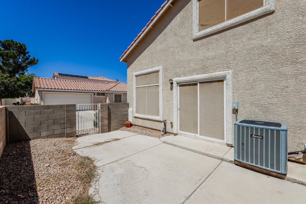 Building Photo - 2385 Cliffwood Dr