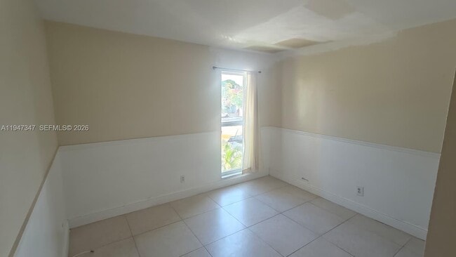 Building Photo - 5214 NE 6th Ave