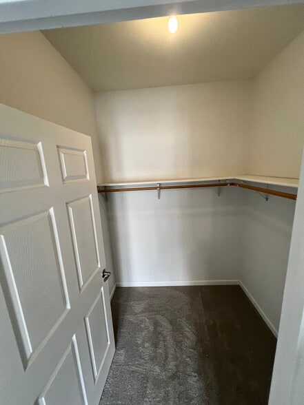 Building Photo - 1032 Villa Ct
