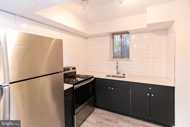 Building Photo - 311 N 33rd St