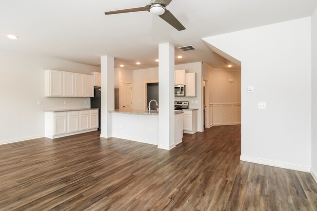Building Photo - 5545 Cathwick Dr