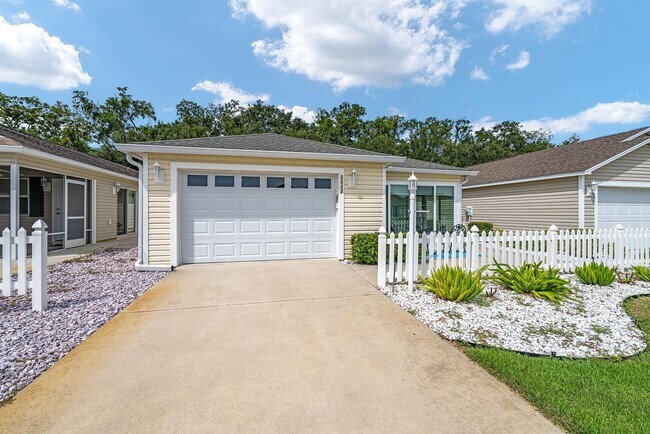 Building Photo - Furnished Annual Rental – 4-Minute Golf Cart Ride to Brownwood Town Square