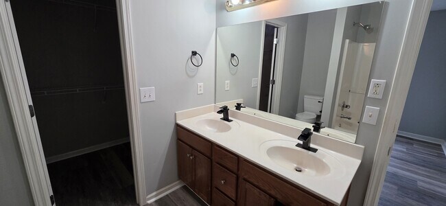 Building Photo - 1183 Catawba Way