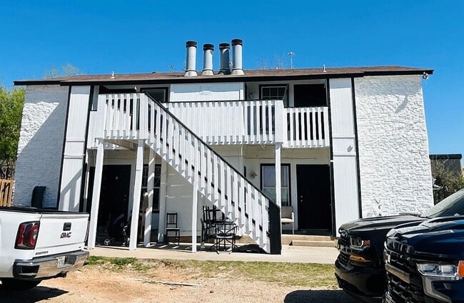 Building Photo - 10209 Brownie Dr