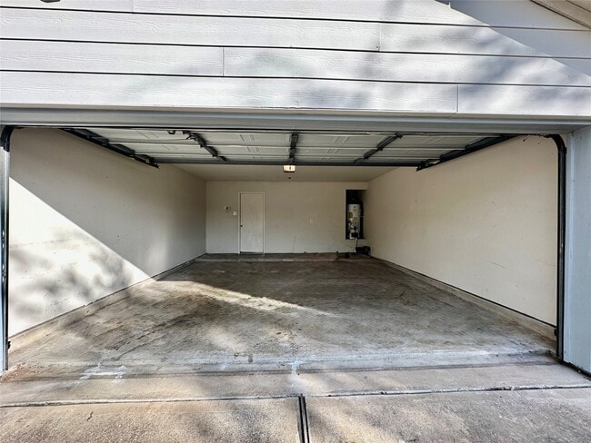 Building Photo - 20515 Hillsdale Park Dr