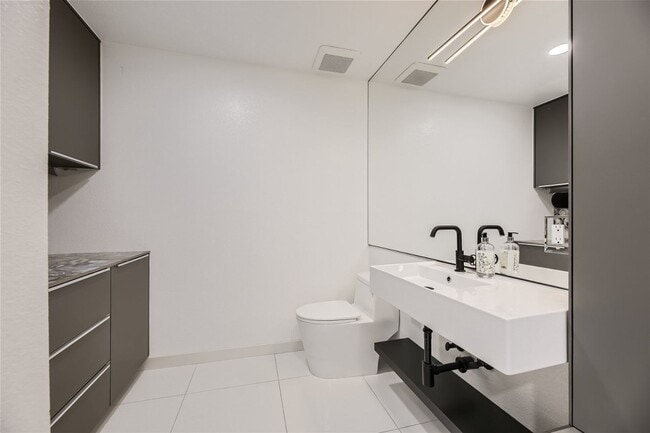 Building Photo - Golf Course Views from LVCC home