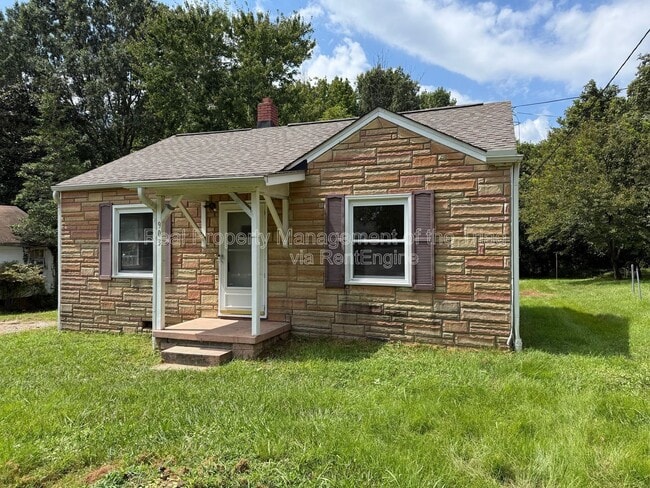Primary Photo - 903 Willard St