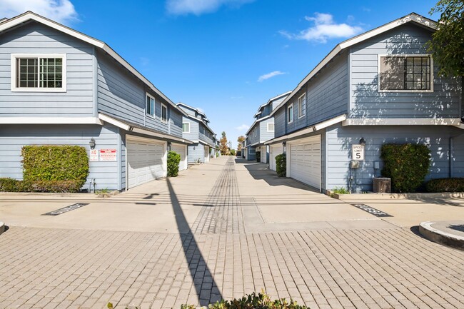 Building Photo - Comfortable 2-Bed, 2-Bath Home in Costa Mesa Near Shops, Restaurants & Lifestyle Hotspots