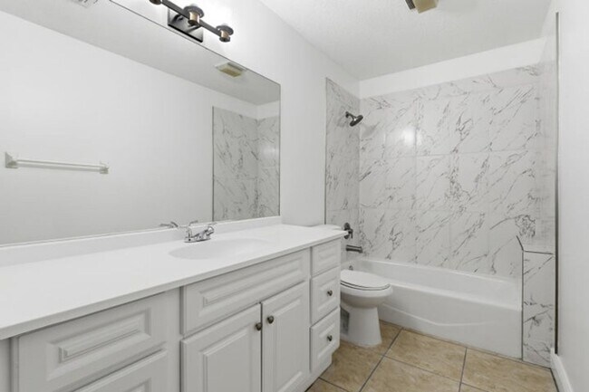 Building Photo - 1029 Staghorn St