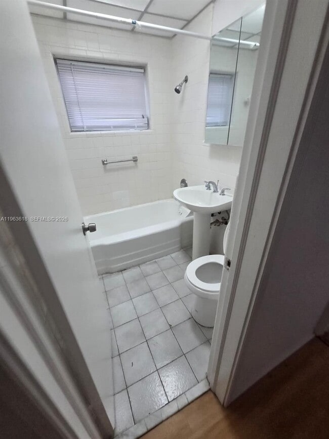 Building Photo - 1947 Lincoln St