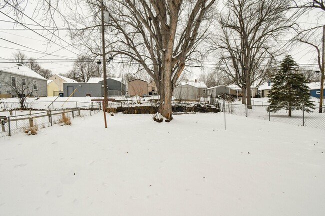 Building Photo - Charming Home in Central Sioux Falls with ...