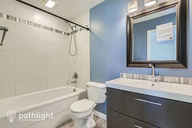 Building Photo - 193 1375 N