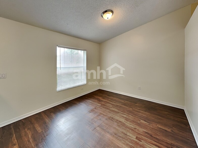 Building Photo - 1234 SW Alesio Ln