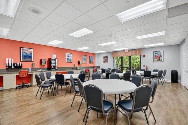 Building Photo - 7076 Huntington Ln