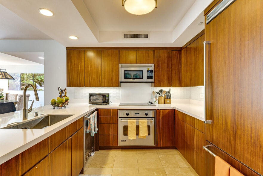 Building Photo - 1551 Ala Wai Blvd
