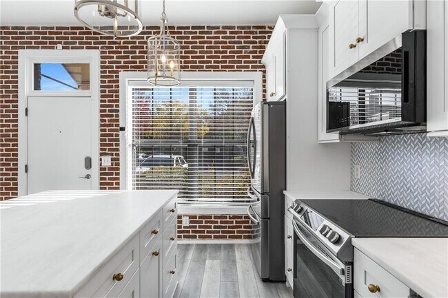 Building Photo - 791 Wylie St SE