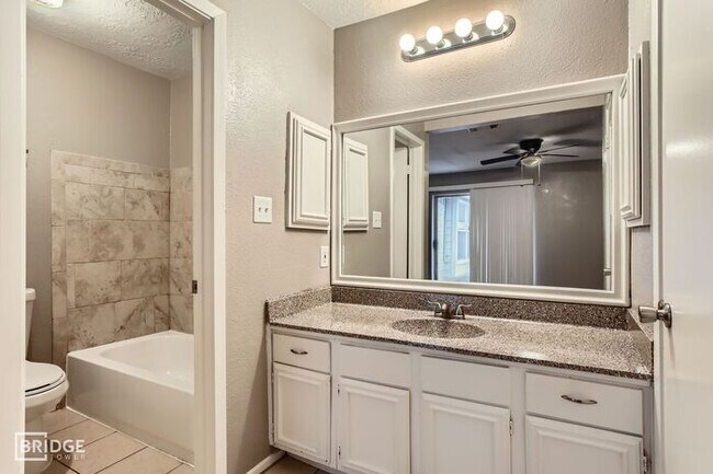 Building Photo - 5607 Circlegate Dr