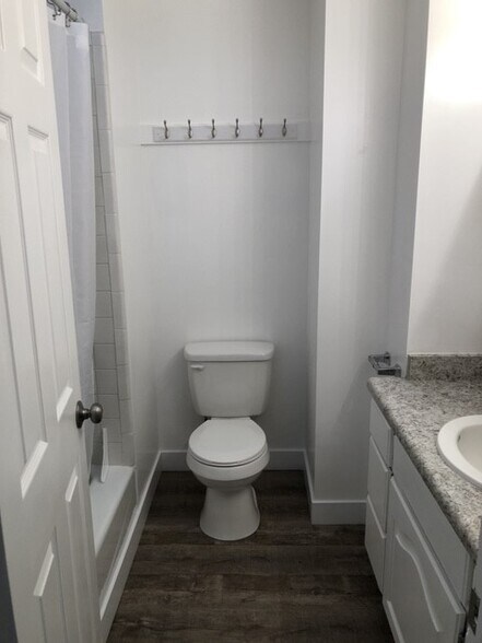 Hall bath (1st door on the left) - 928 E. Bates Canyon Rd.