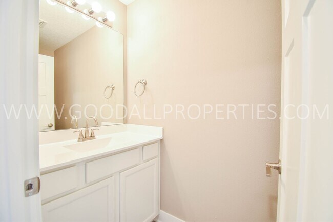 Building Photo - RENT SPECIAL!!! 4-Bedroom, 2.5-Bathroom 2-Story Home in DeSoto!!!