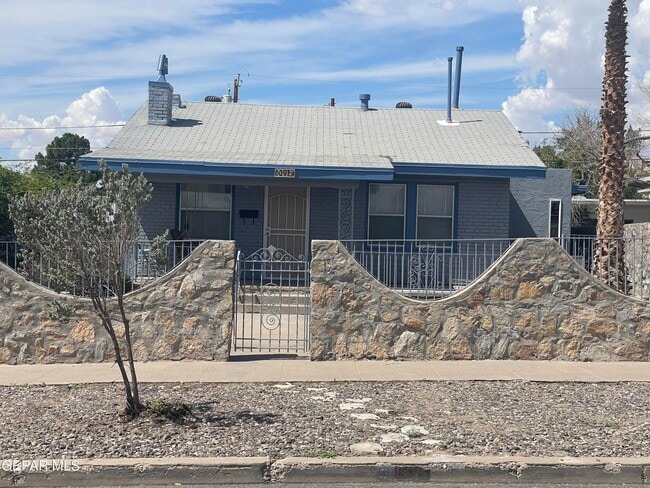 Building Photo - 609 E Robinson Ave