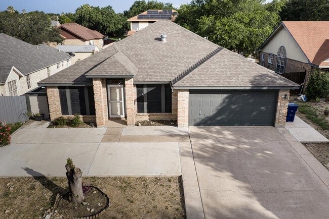 Building Photo - 1425 Longhorn Dr