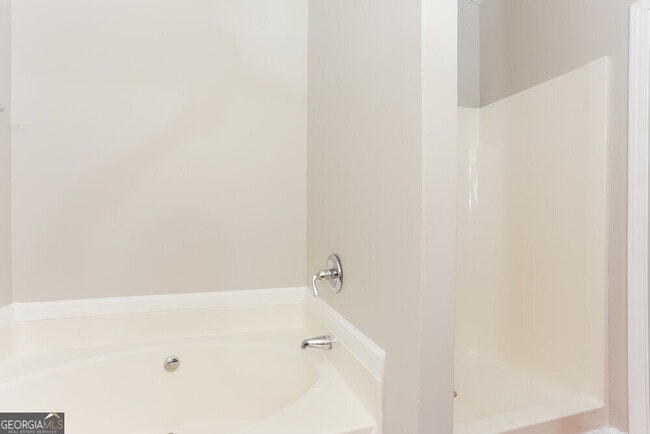 Building Photo - 7470 Royale Ct