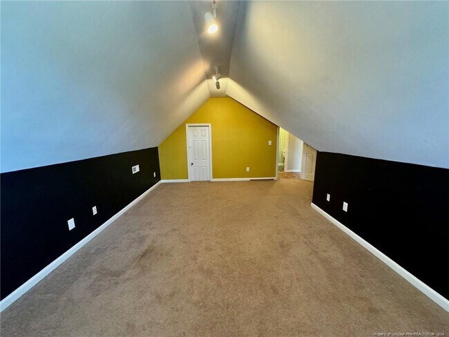 Building Photo - 243 Trace Ln