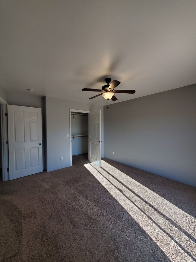 Building Photo - 3 Bedroom 2 Bath Single Family Home