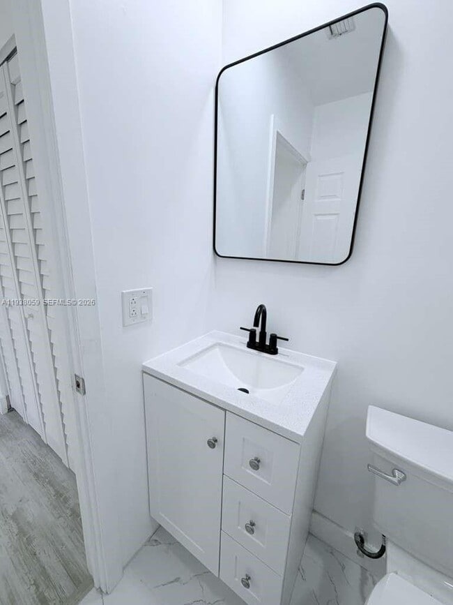 Building Photo - 134 SW 14th Ave