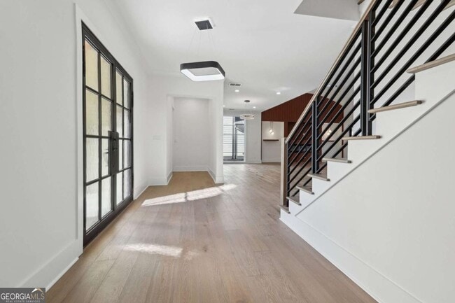 Building Photo - 120 Thome Dr