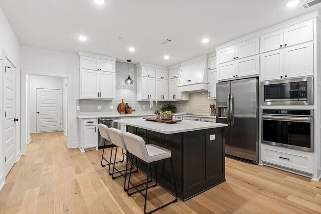 Building Photo - 4100 W Olive St